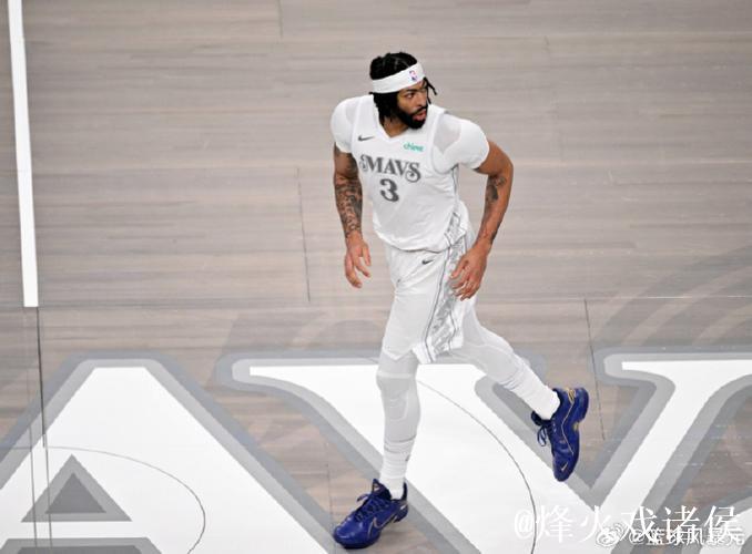 独行侠官方:安东尼-戴维斯因左小腿挫伤将缺席与爵士的比赛 独行侠官方:安东尼-戴维斯因左小腿挫伤将缺席与爵士的比赛